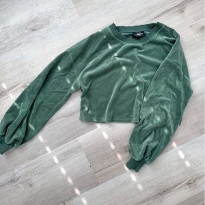 Carbon38! 🔥 Comfy & Cute Cute Crop Swetshirt (S) (LIKE NEW)